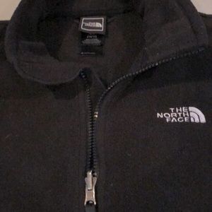 The North Face Girls front zippered winter jacketsTWO. JACKETS Zippered pockets